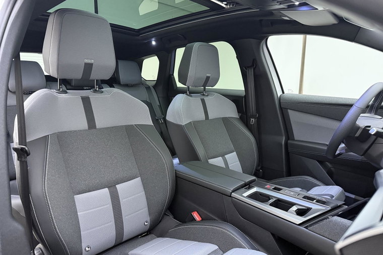 Vehicle Image 14
