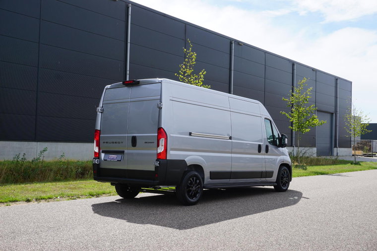 Vehicle Image 40